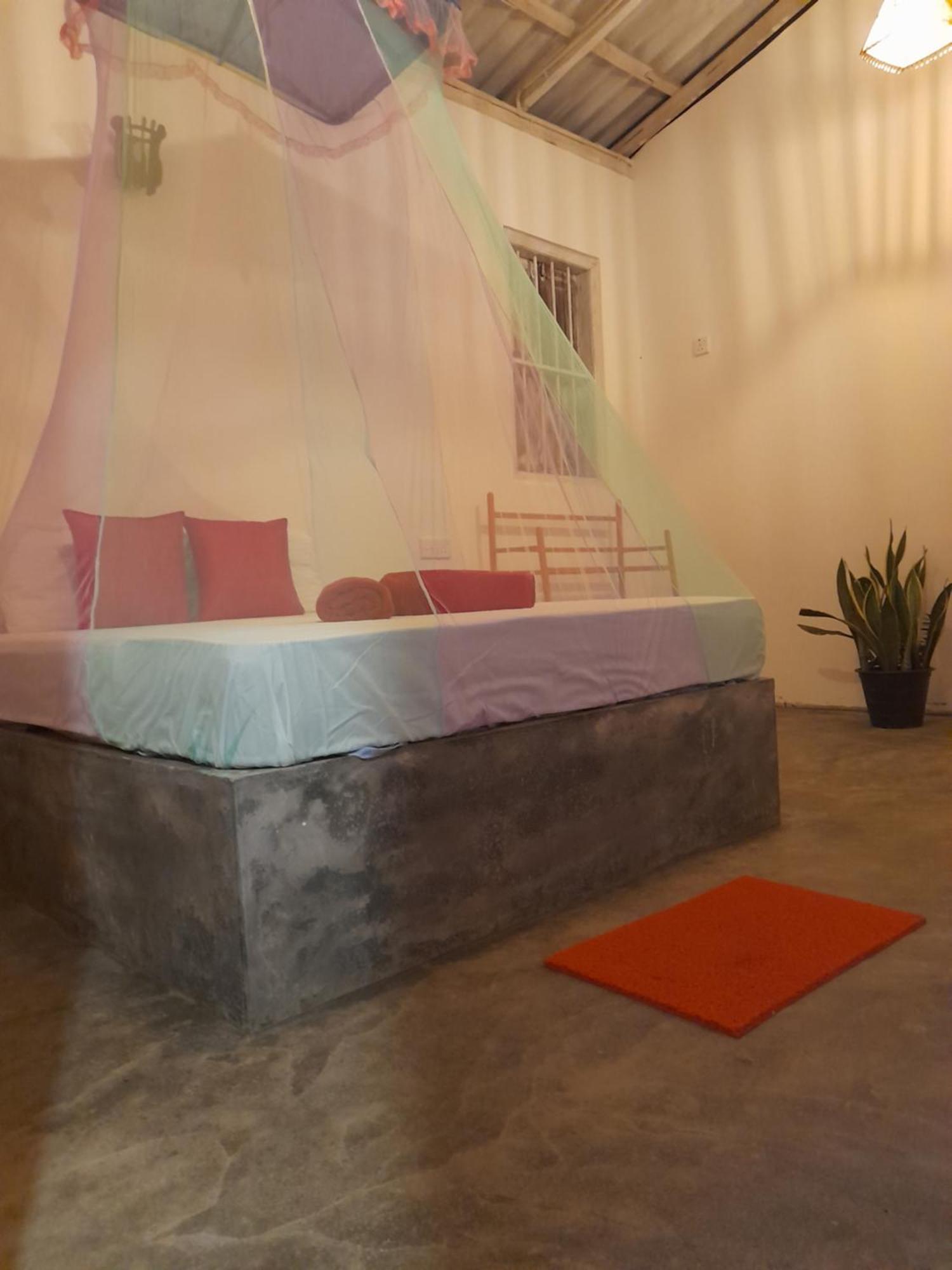 Linu Homestay Dikwella Esterno foto