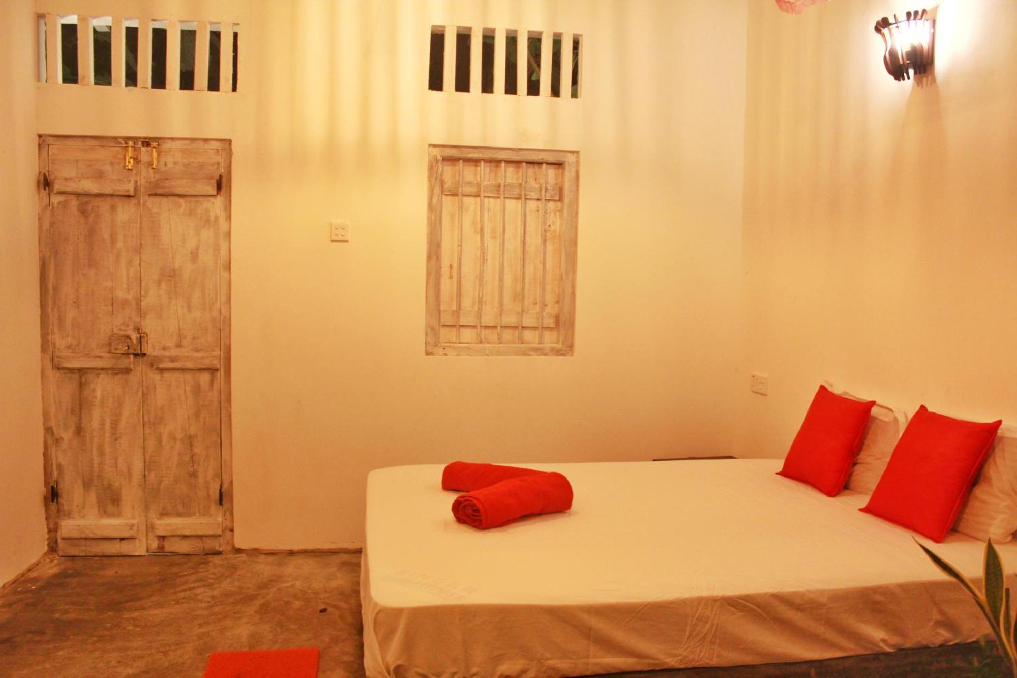 Linu Homestay Dikwella Esterno foto
