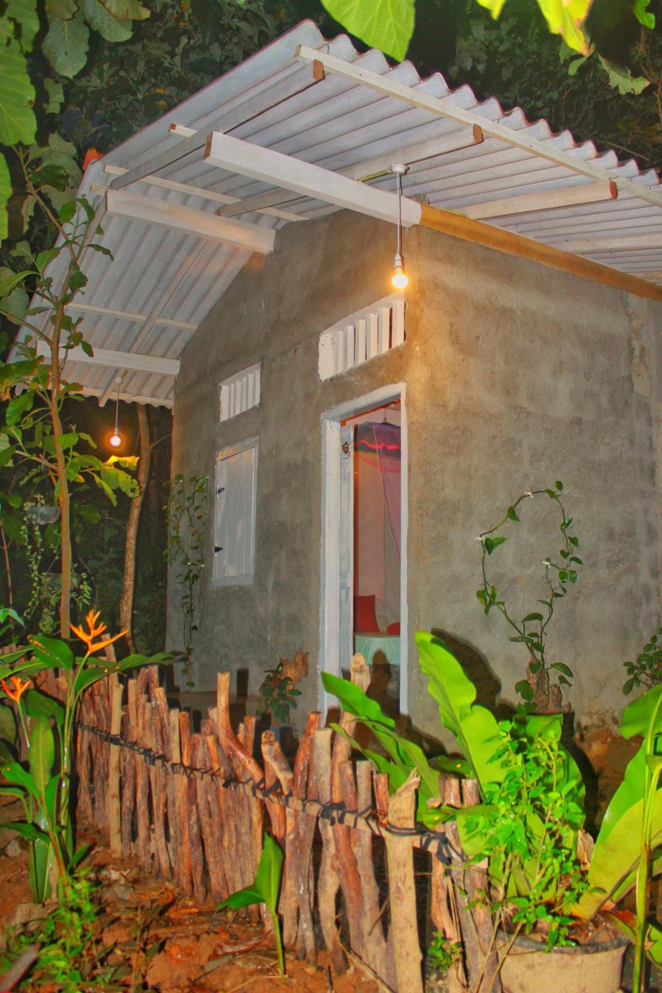 Linu Homestay Dikwella Esterno foto