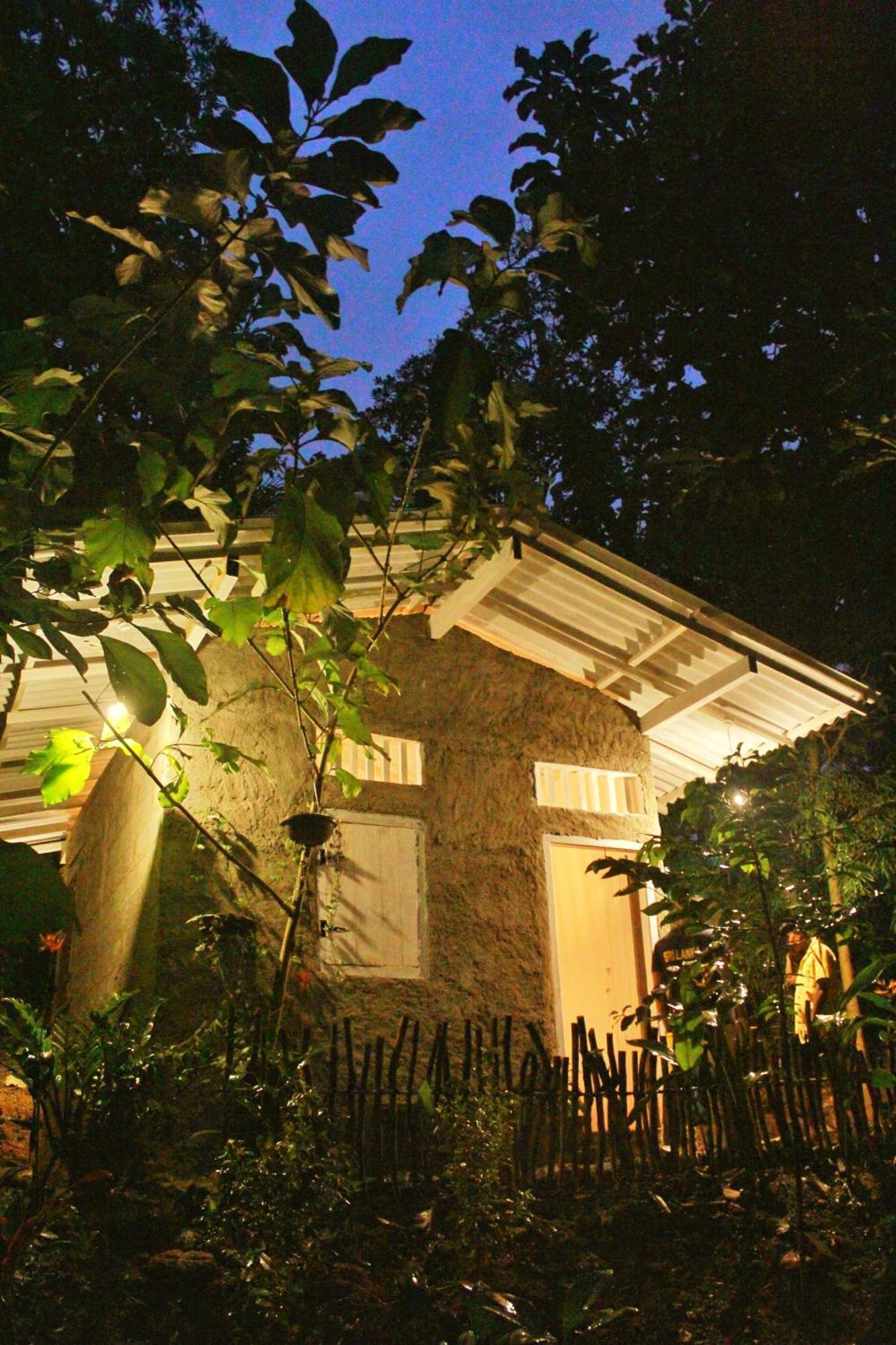 Linu Homestay Dikwella Esterno foto