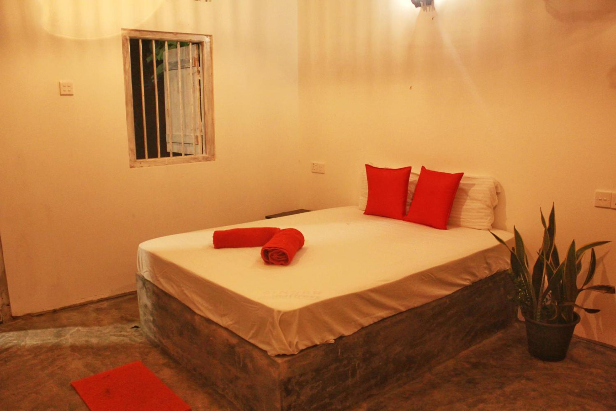 Linu Homestay Dikwella Esterno foto