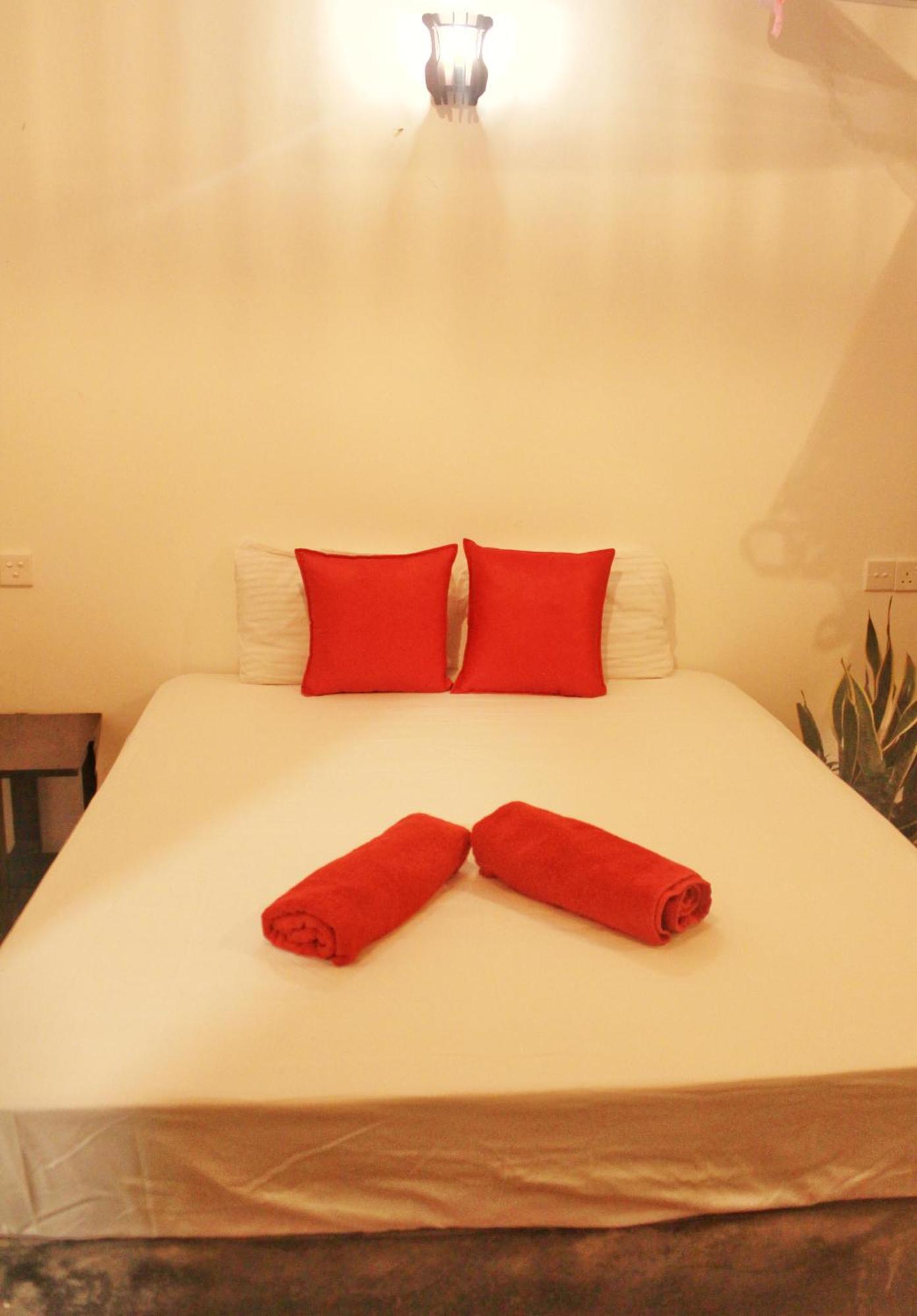 Linu Homestay Dikwella Esterno foto