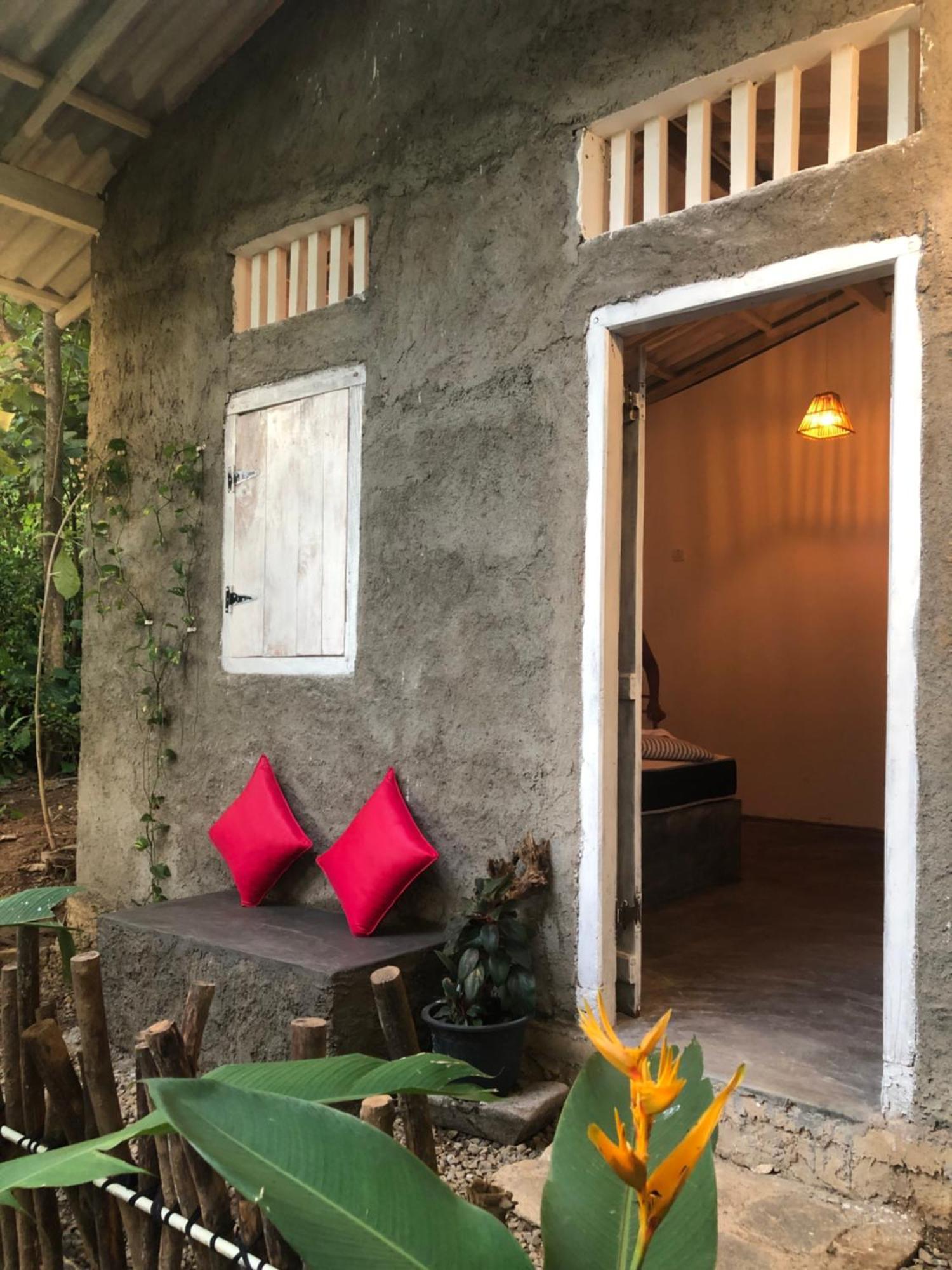 Linu Homestay Dikwella Esterno foto