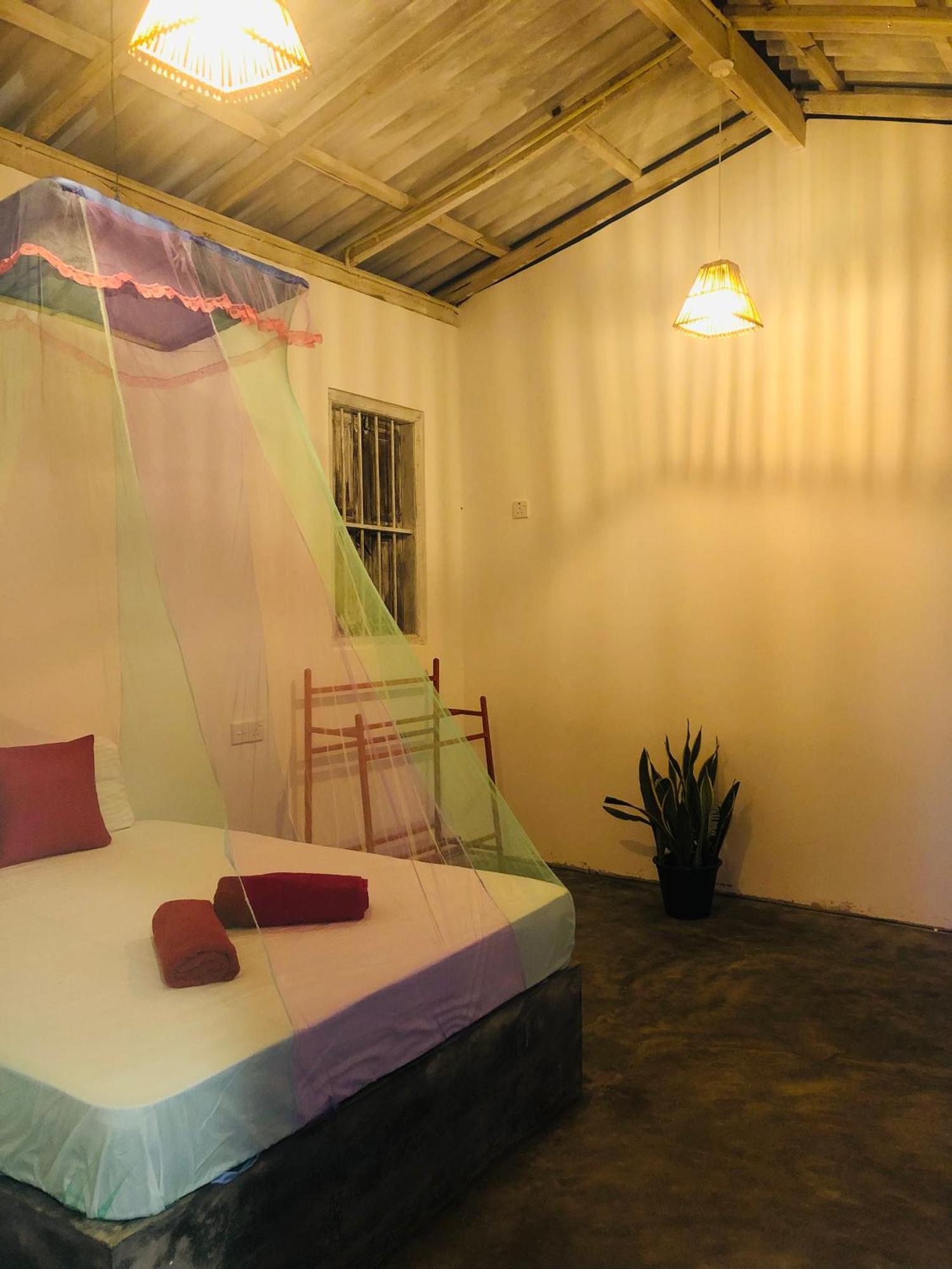 Linu Homestay Dikwella Esterno foto
