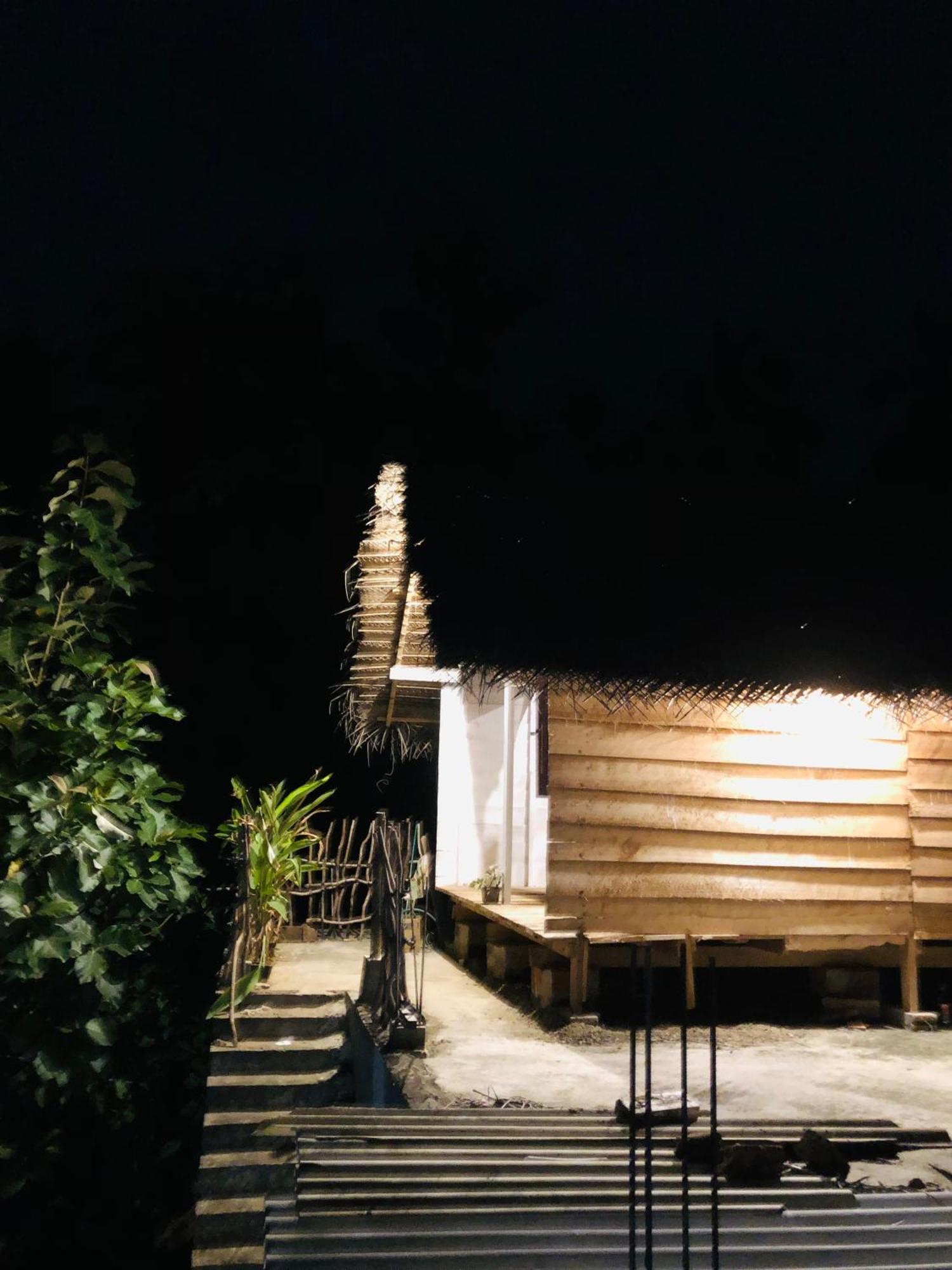 Linu Homestay Dikwella Esterno foto